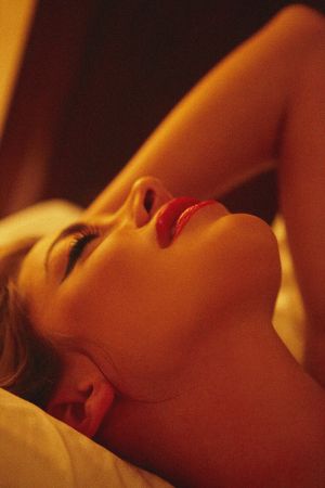 Lepiej całować niż ściskać rękę